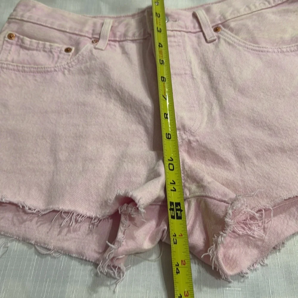 (B5) Levi's Original 501 Women's Frayed Hem Denim Shorts in Pink, Youth Size 30